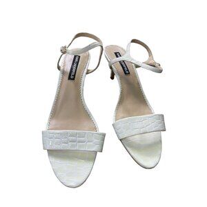 Karl Lagerfeld Womens leather white Croc Embossed Kitten Heels shoes Size 11 SKU